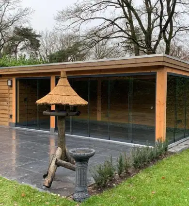 images/0000nieuws/2020/daniel-rijen/tuinoverkapping-douglas-met-loopdeuren-van-glas-390x424-482