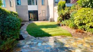 Flagstone kavala blue leggen in achtertuin