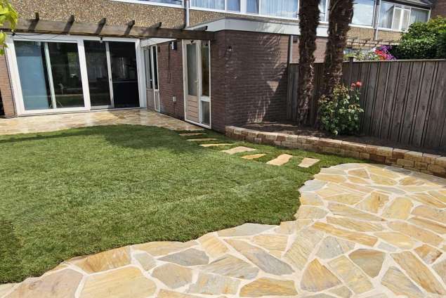 flagstone leggen terras yellow brasil  eindhoven tuinmuurtje pilestone 2
