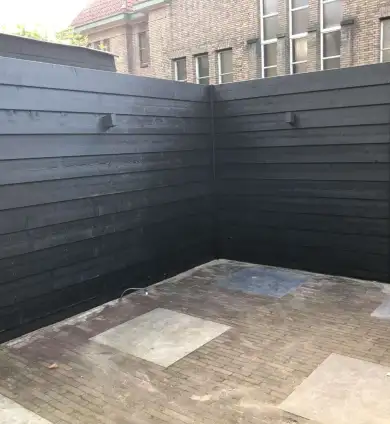images/0000nieuws/breda-zweedsrabbat/zweedsrabbat-zwarte-potdeksel-planken-breda-tilburg-390x424-f66