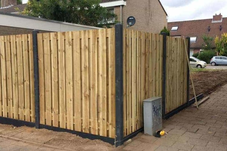 images/0000nieuws/eindhoven-schutting-plaatsen/haag-verwijderen-boom-kappen-schutting-plaatsen-eindhoven-stronk-rooien-helmond-3-750x500-ed4