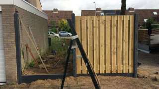 images/0000nieuws/eindhoven-schutting-plaatsen/haag-verwijderen-boom-kappen-schutting-plaatsen-eindhoven-stronk-rooien-helmond-5-320x180-c24