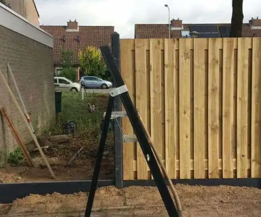 images/0000nieuws/eindhoven-schutting-plaatsen/haag-verwijderen-boom-kappen-schutting-plaatsen-eindhoven-stronk-rooien-helmond-5-510x424-49c