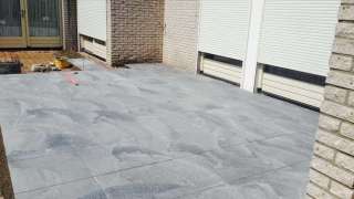 Keramische buitentegels leggen S graven moer