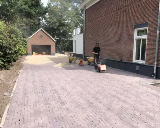 images/001-tuinaanleg-ettenleur/jos-habets/Oprit-leggen-Eindhoven-Waalre-530x424-c26