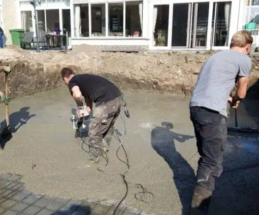 images/001-tuinaanleg-ettenleur/koivijver/welke-vakman-maakt-koivijvers(1)-510x424-686
