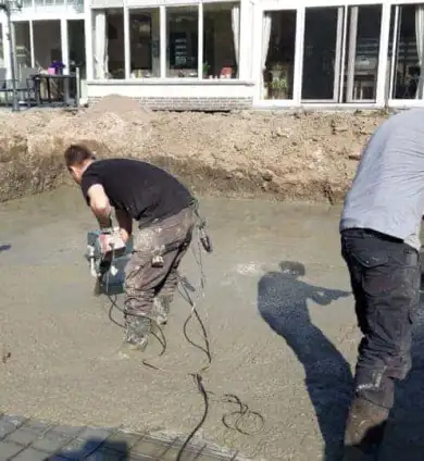 images/001-tuinaanleg-ettenleur/koivijver/welke-vakman-maakt-koivijvers-390x424-fa3