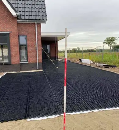 images/001-tuinaanleg-ettenleur/rene-molenaar/hoe-leg-je-een-oprit-aan-met-splitmatten-390x424-576