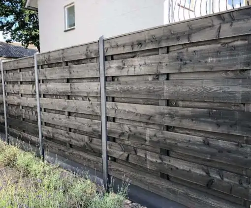 images/001-tuinaanleg-ettenleur/schutting-van-douglas-planken/Douglas-schutting-zwarte-planken-510x424-bfc