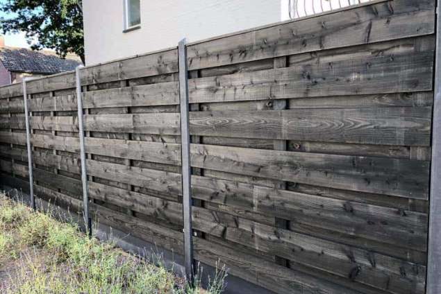 images/001-tuinaanleg-ettenleur/schutting-van-douglas-planken/Douglas-schutting-zwarte-planken-635x424-8f4