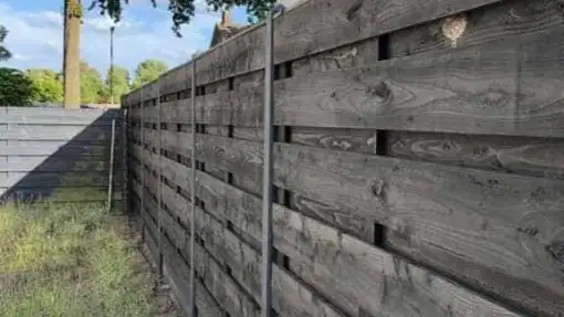images/001-tuinaanleg-ettenleur/schutting-van-douglas-planken/Waar-koop-je-zwarte-douglas-schutting-delen-van-20-cm-breed-Breda-510x287-0f5