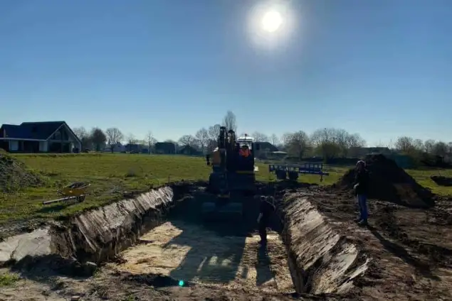 images/001-tuinaanleg-ettenleur/zwemvijver/uitgraven-zwemvijver-635x424-f88