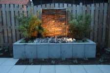 images/005loon op zand/strak modern waterelement met steenstrips achtertuin aanleggen-225x150-91b