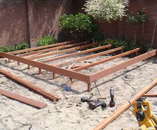 images/005loon op zand/verhoogde vlonder plaatsen-510x424-ba3