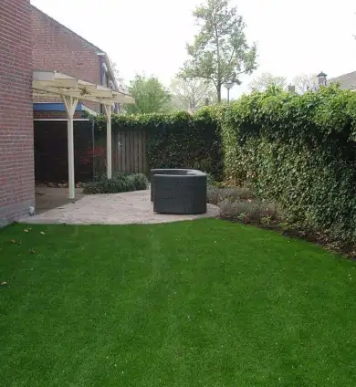 images/023 tim van laarhoven/leggen van graszoden vught-390x424-77d