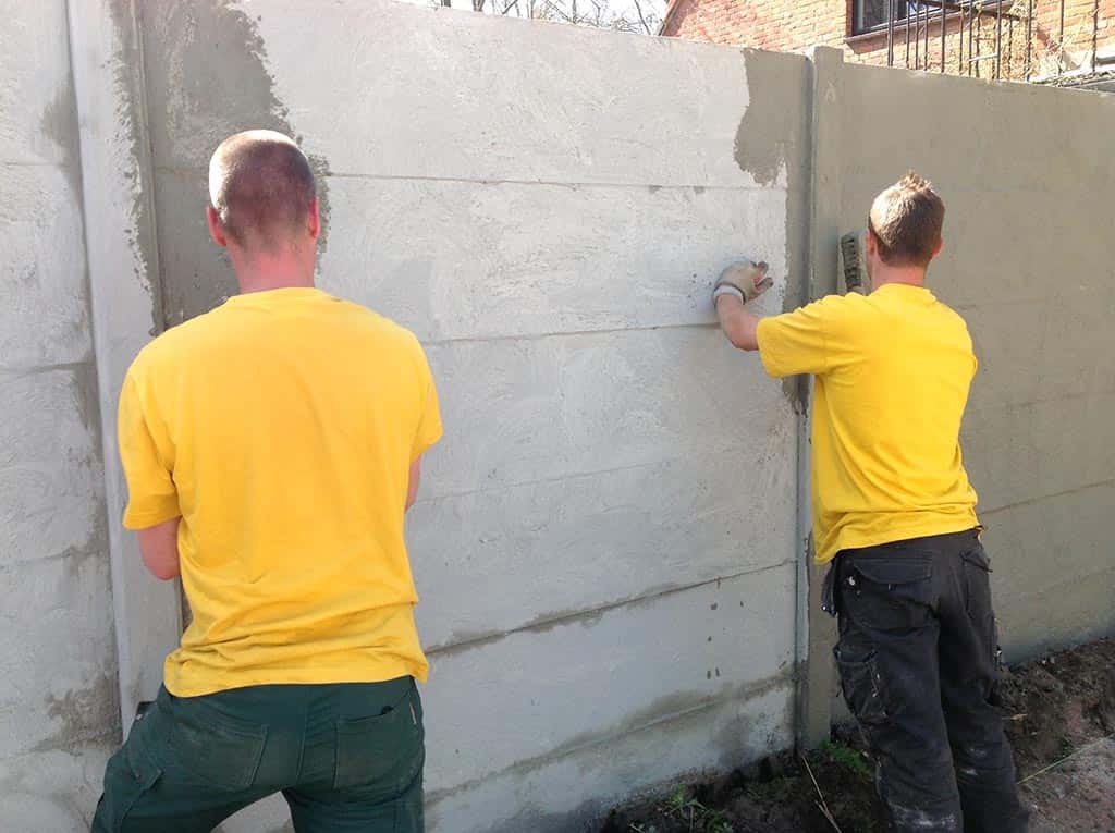 024 suus /weg werken van een lelijke beton schutting.JPG